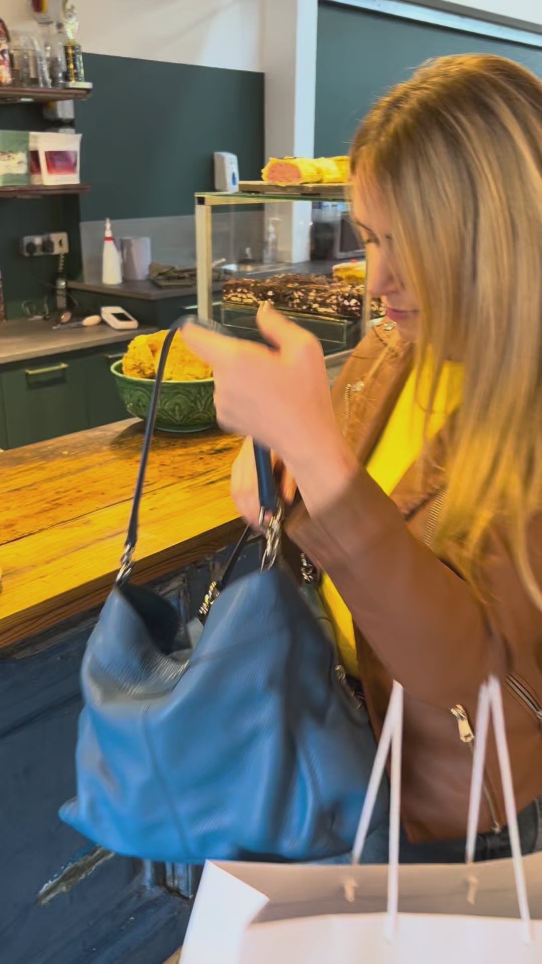 Load video: The Original Wrist Pocket video